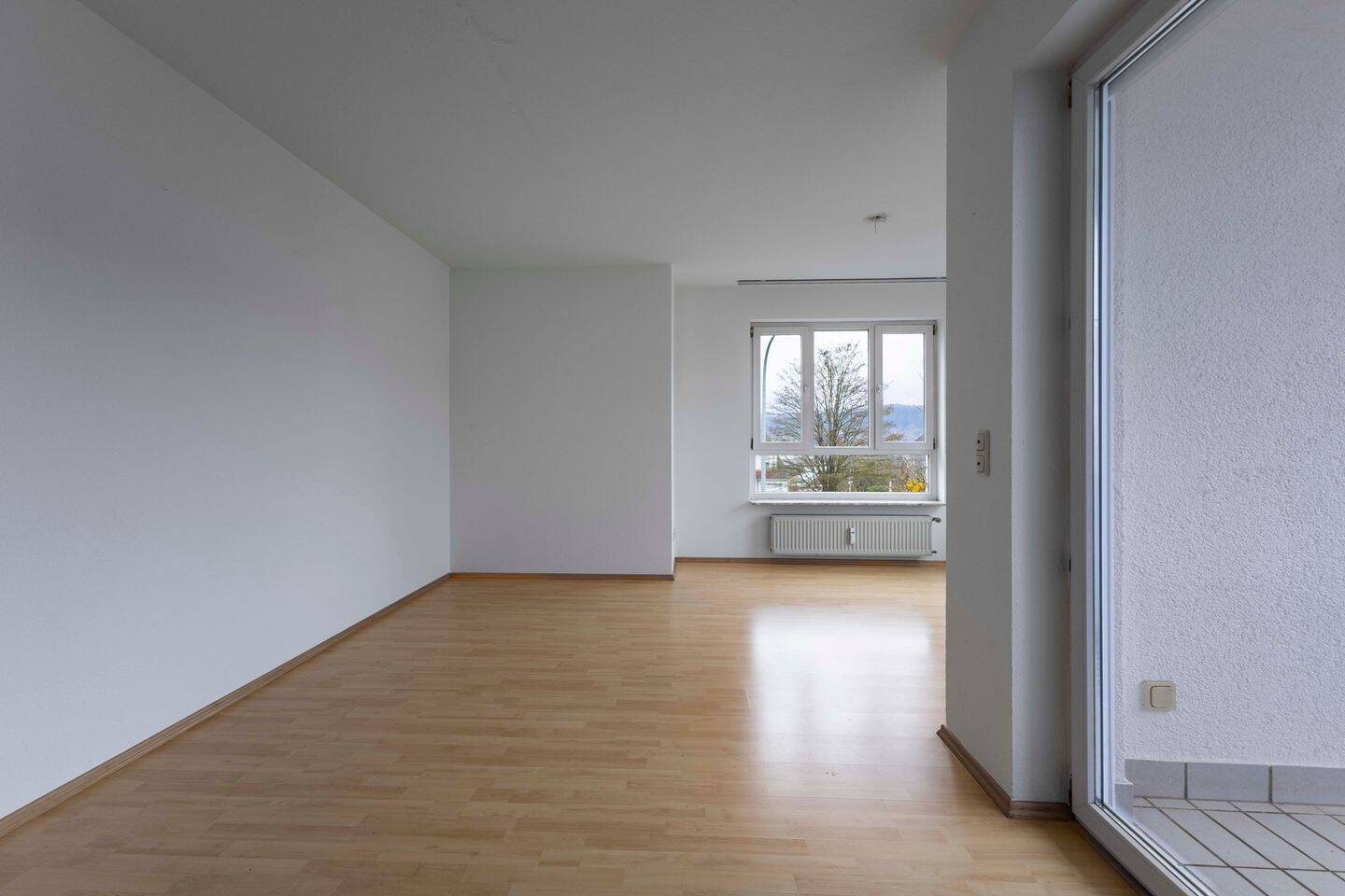 Trier-Konz: Charmante 2 ZKB-Wohnung mit ca. 62 m² WFL, Balkon, Einbauküche und PKW-Stellplatz, 54329 Konz