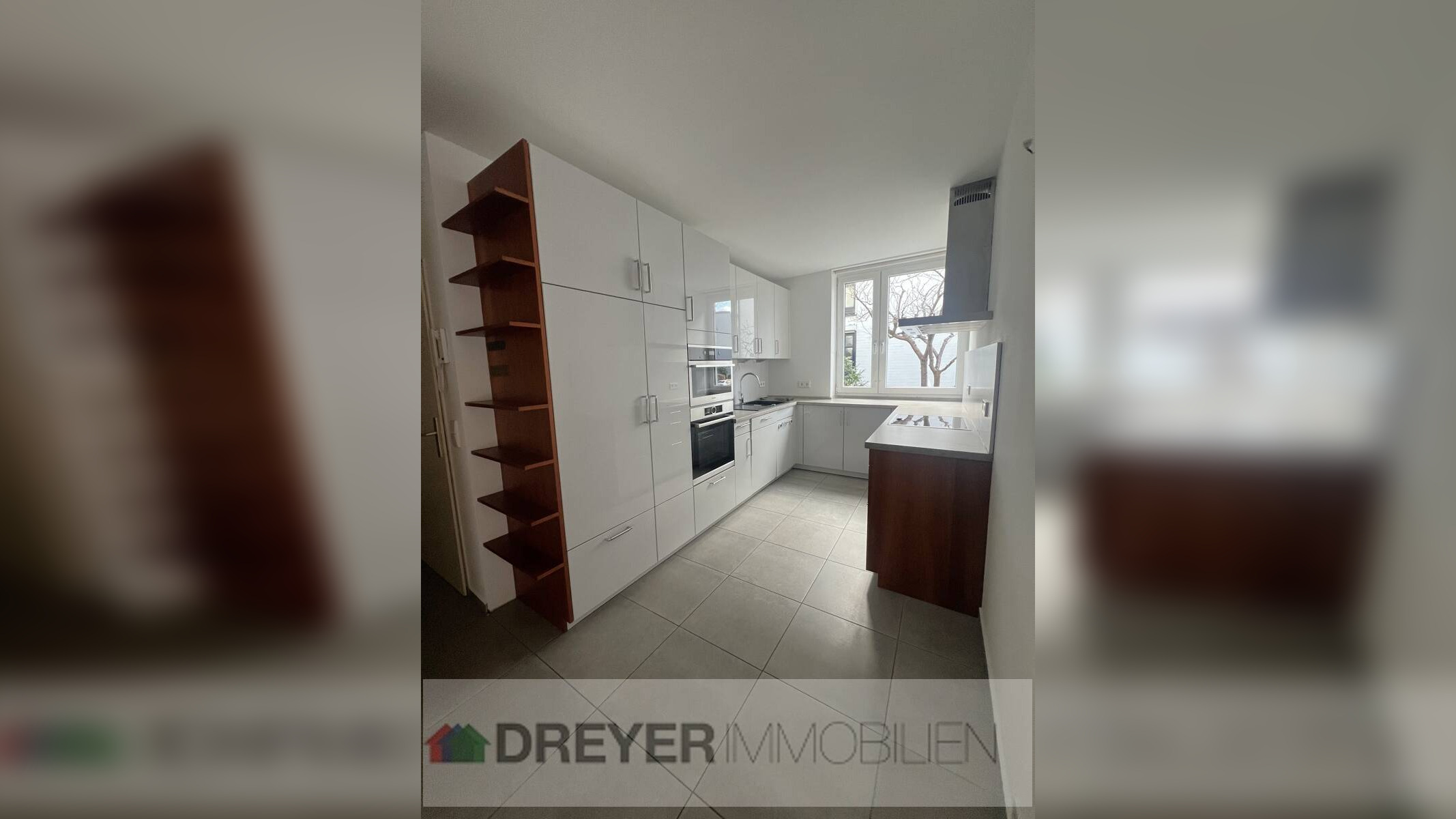 Villenviertel, 2,5 Zi. Wohnung im EG, mit Terrasse, Garten und zwei TG-Stellplätzen