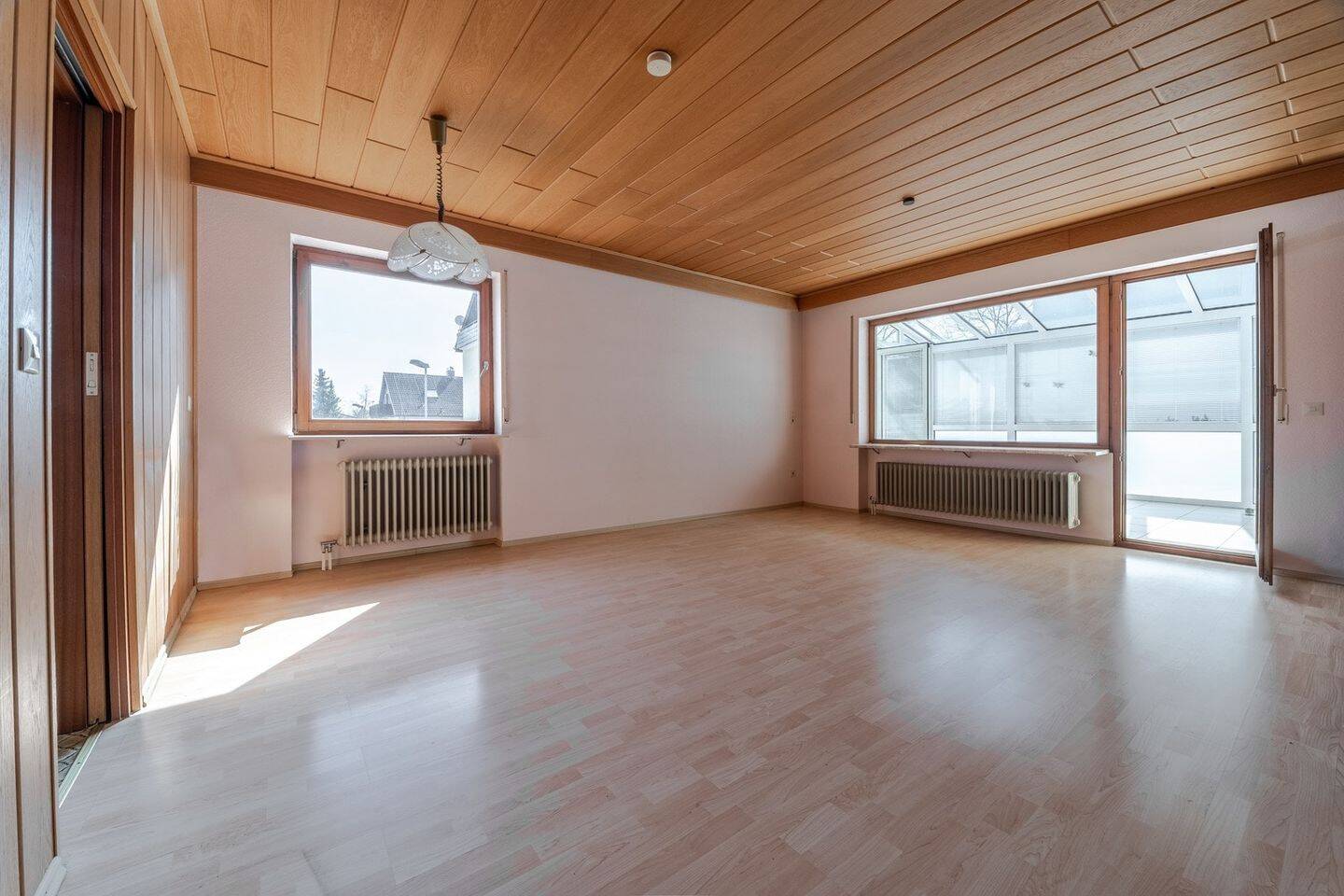 Ein- oder Zweifamilienhaus mit großem Grundstück & sonnigem Wintergarten, 78259 Mühlhausen-Ehingen