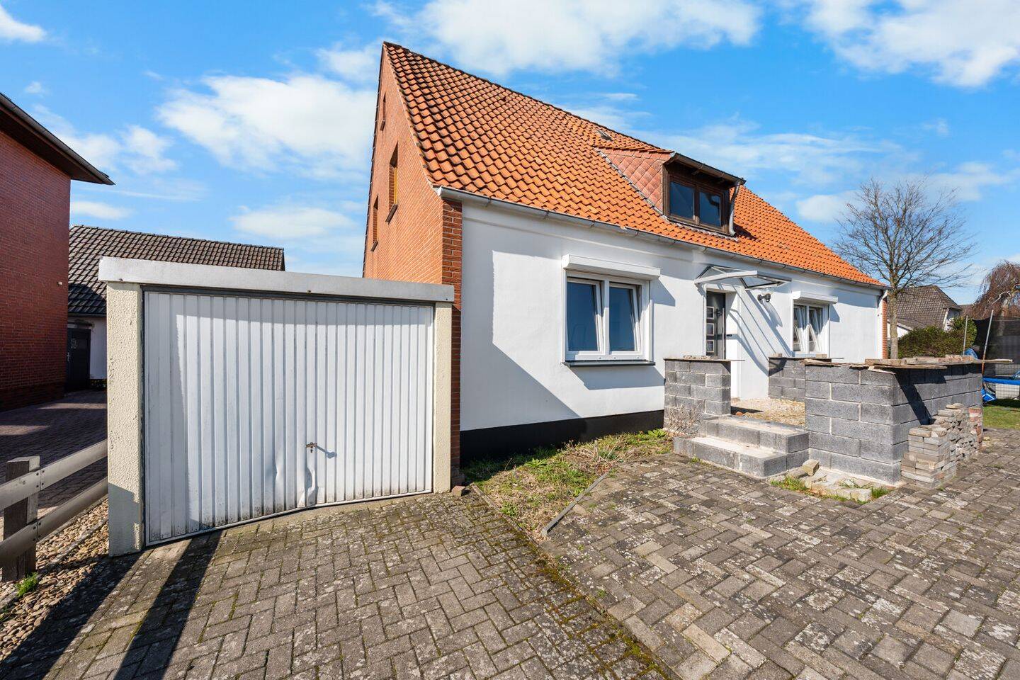Entkernte Dachgeschosswohnung im Herzen von Kirchweyhe, 28844 Weyhe