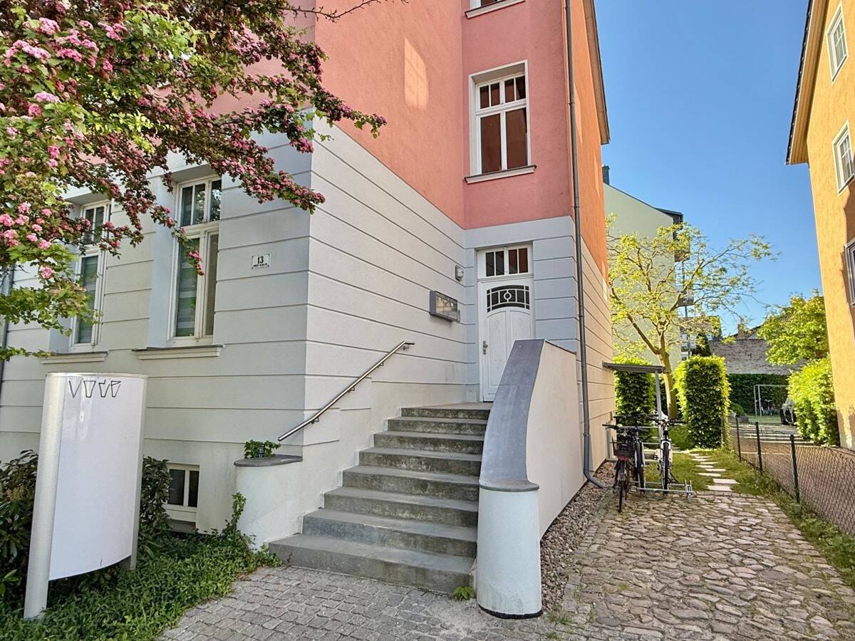 HORN IMMOBILIEN ++ Neubrandenburg, schöne 4-Raum ETW im EG mit Balkon, 2 Parkplätze -bezugsfrei-, 17033 Neubrandenburg