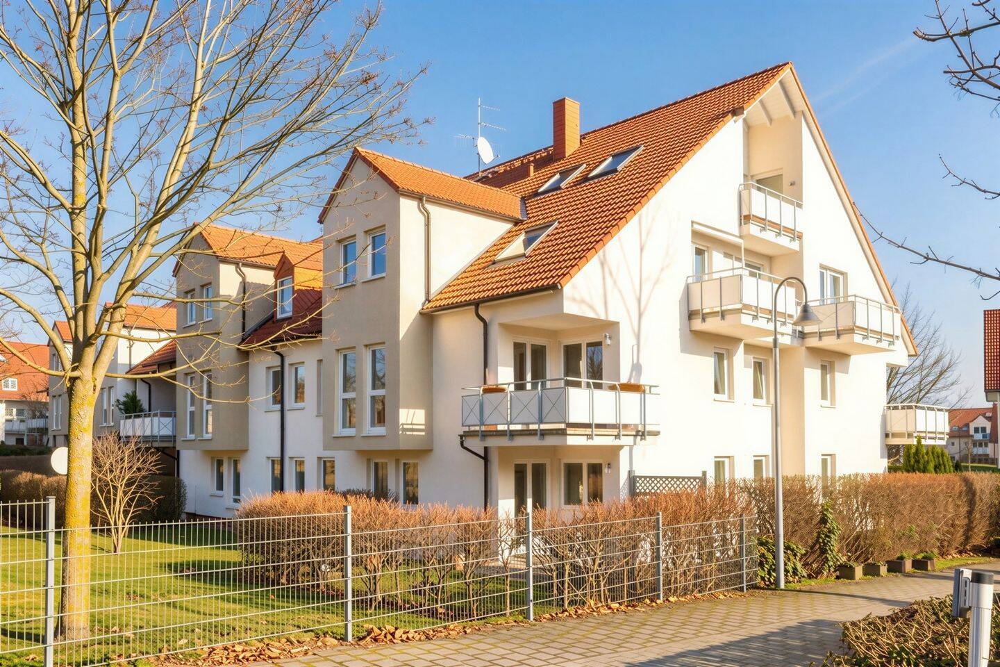 +++ Sehr gepflegte 3-Zimmer-Wohnung mit großem Balkon und 2 Tiefgaragenstellplätzen in Wilsdruff +++, 1723 Wilsdruff