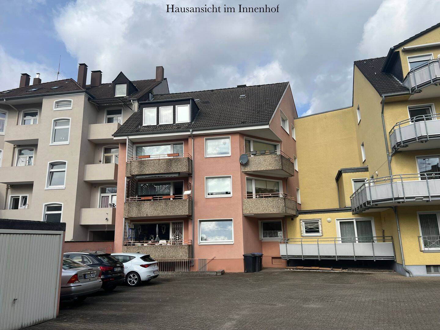 Gepflegtes Mehrfamilienhaus mit 7 Wohnungen, 5 Garagen und 4 Stellplätze in Herne, 44623 Herne (Baukau-Ost Herne-Mitte Herne-Süd)