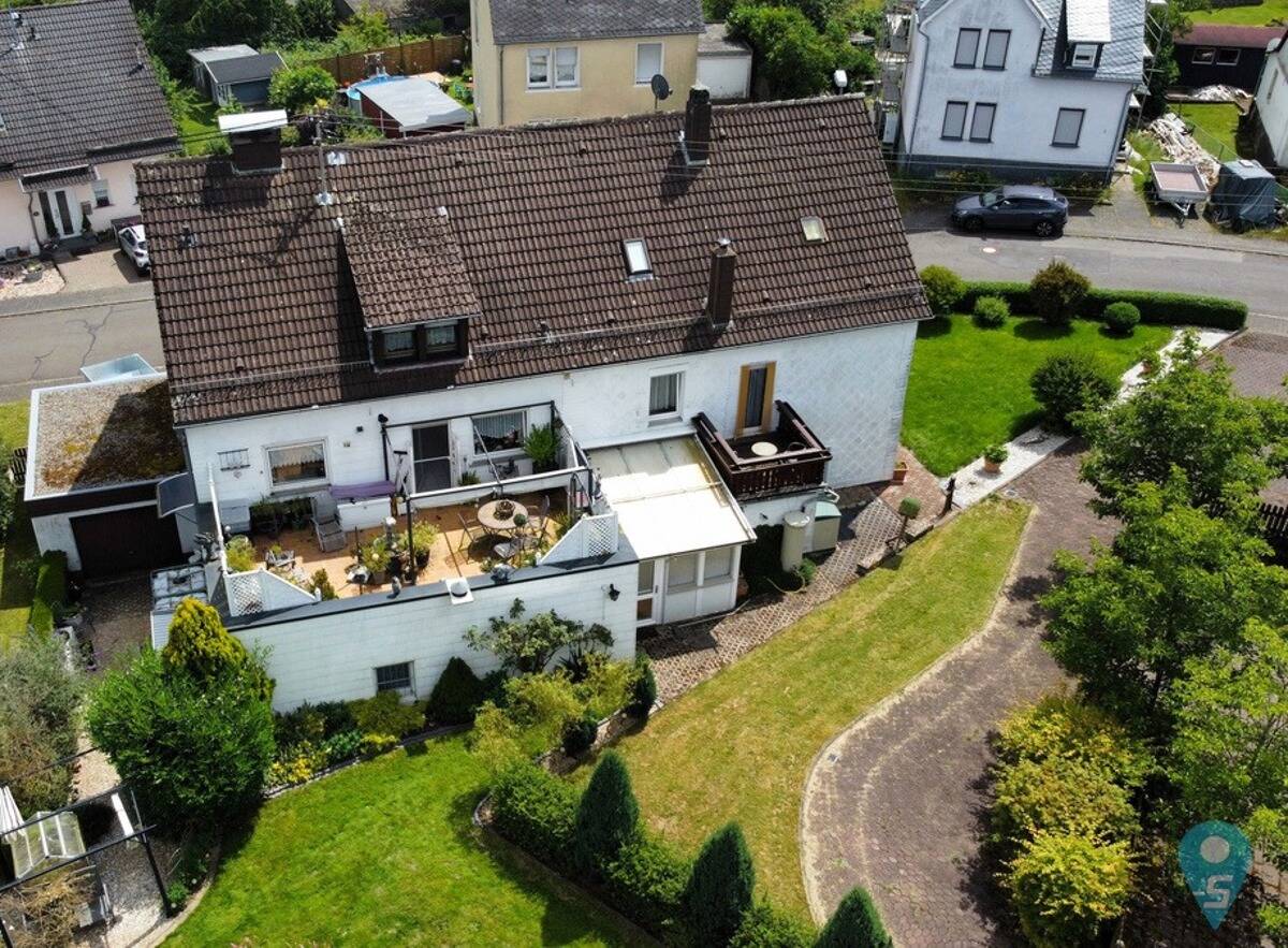 Viel, viel Haus für Ihr Geld. Großes, bezahlbares Doppelhaus mit 2 Wohneinheiten, Garagen und wundervollem Gartengrundstück, 55743 Kirschweiler