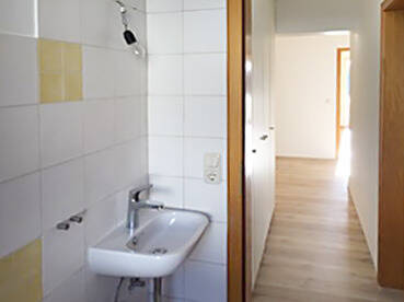 Koffer packen und einziehen! Gepflegte 4-Zimmer-Wohnung mit Balkon in schöner Lage von Bad Bocklet, 97708 Bad Bocklet
