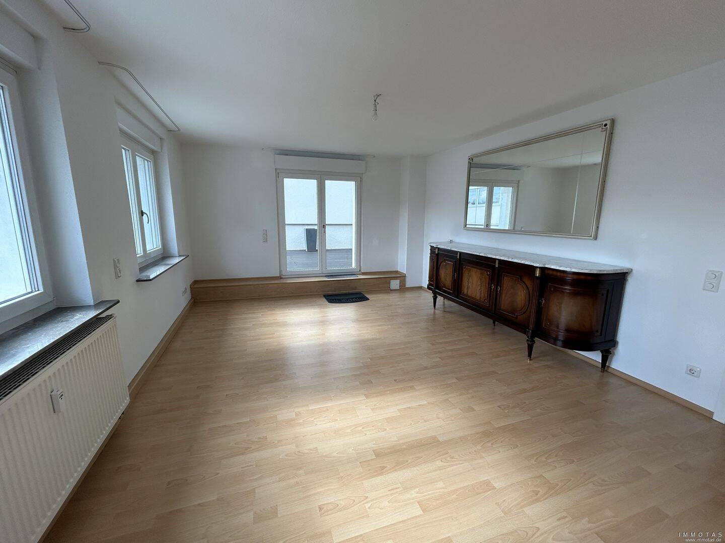 Modernisiertes Mehrfamilienhaus mit drei Wohneinheiten, Terrasse, Balkon & 5 Garagen, 66123 Saarbrücken