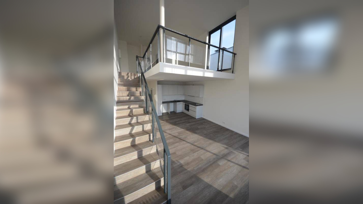 VERMIETETE PENTHOUSE-WOHNUNG MITTEN IM LEBEN