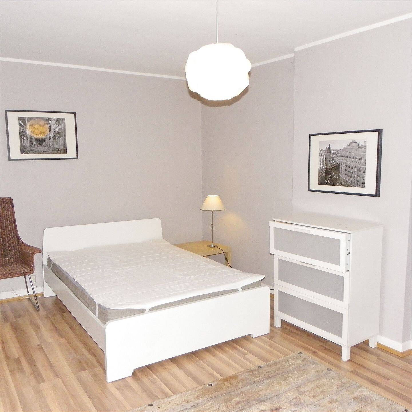 lichtdurchflutete 1-Zimmer-Wohnung / Sitzküche / Gemeinschaftsgarten/ zentrale Wohngend / ab sofort frei lieferbar