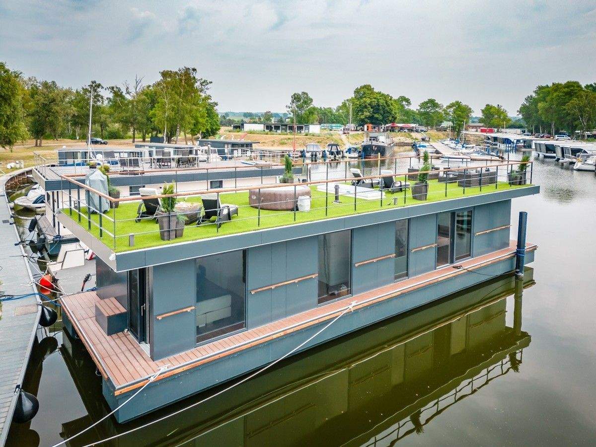LUXUS Hausboot – 3 Etagen – 100m² Wohnen + 120 m² SONNENTERRASSE – Kamin, Kino, komplett individuell, 18569 Neuenkirchen
