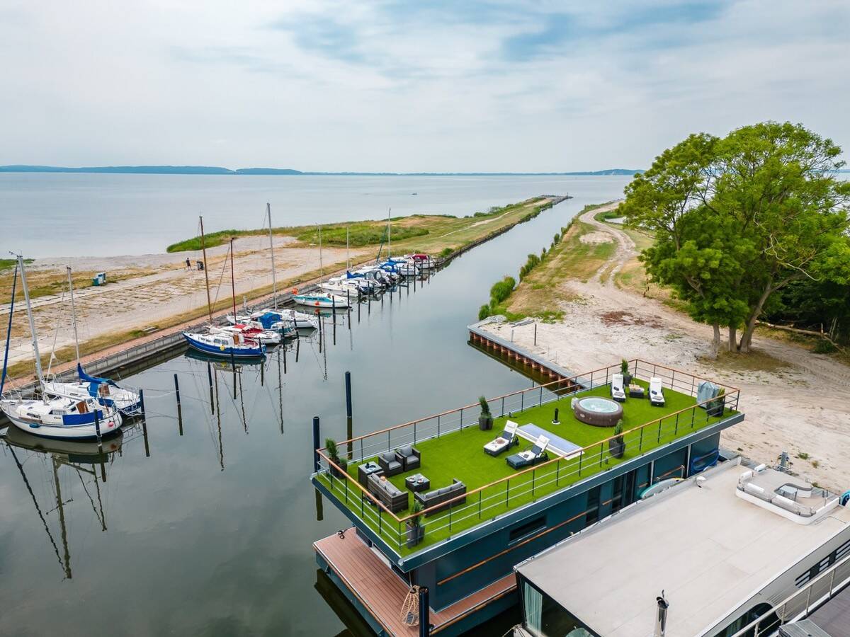 LUXUS Hausboot – 3 Etagen – 100m² Wohnen + 120 m² SONNENTERRASSE – Kamin, Kino, komplett individuell – 13088 Berlin – Bild 1 von 2