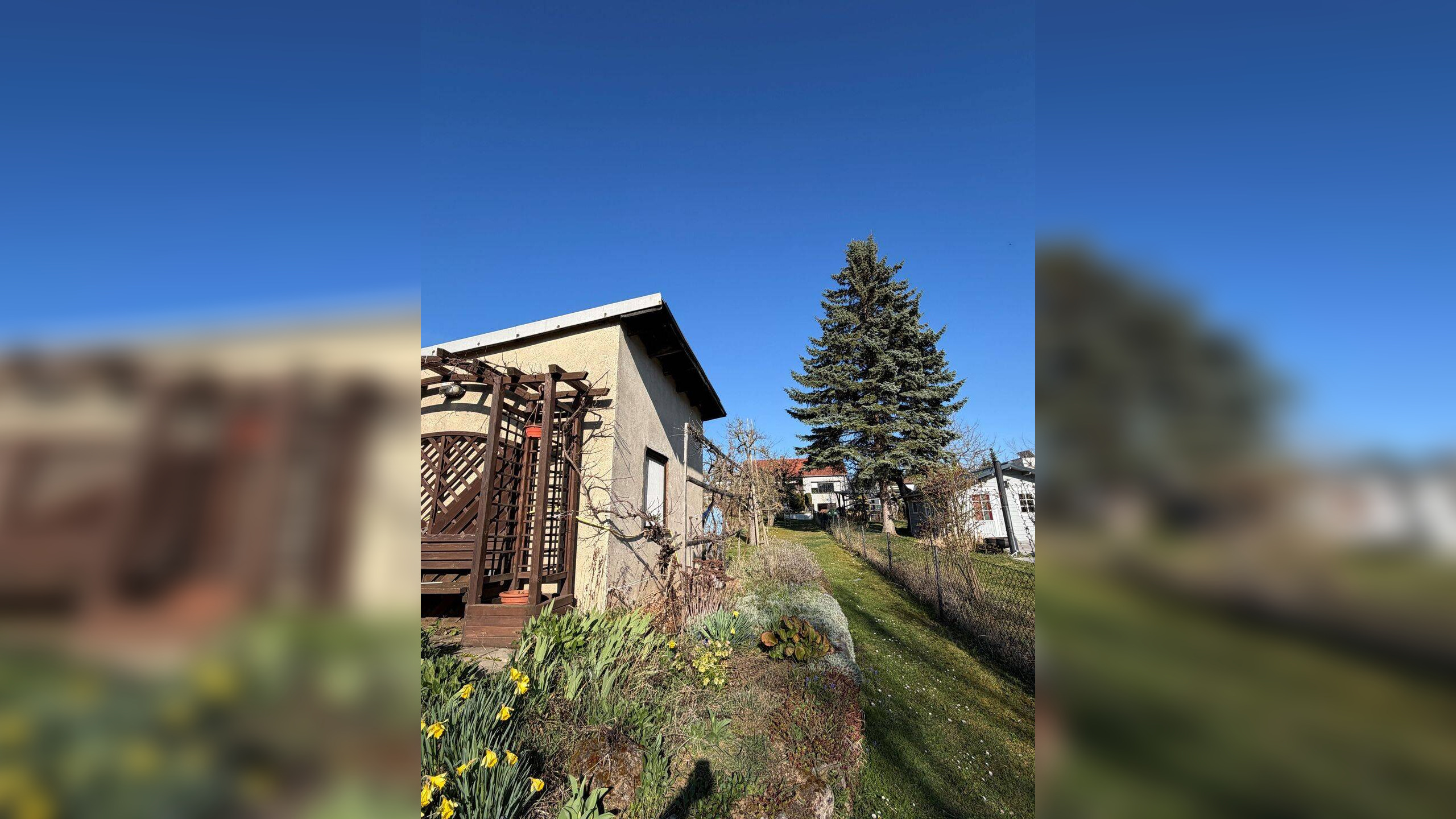Freistehendes Einfamilienhaus in zweiter Reihe mit großem Grundstück und Garage, 99425 Weimar