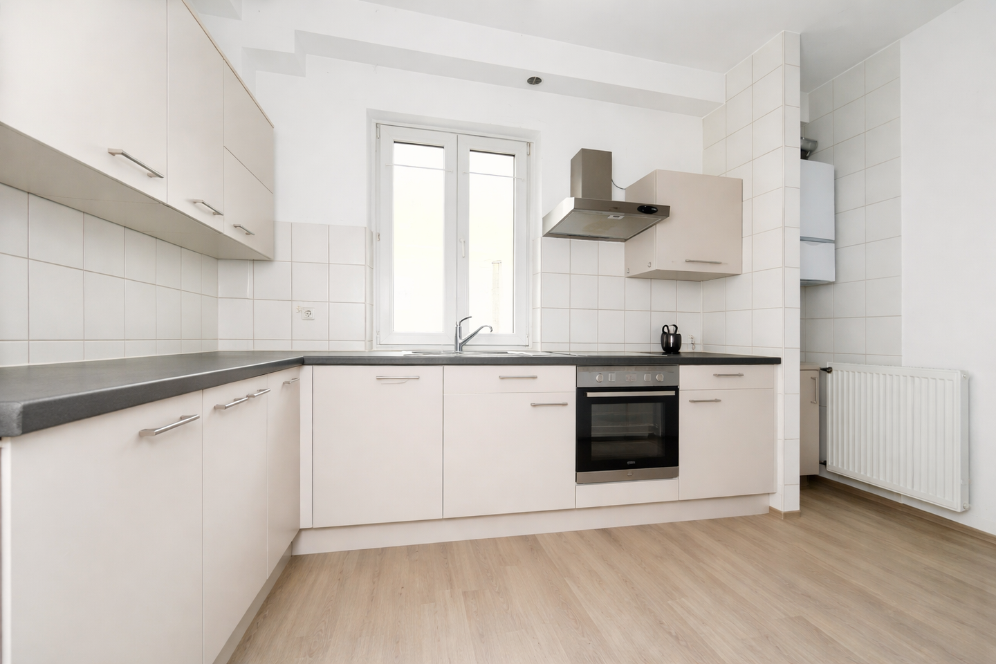 RESERVIERT: Renovierte 3-Zimmer-Altbauwohnung in Erlangen – ideal für WG-Vermietung, 91054 Erlangen (Burgberg Erlangen-Nord Erlangen-Ost Innenstadt Sieglitzhof)