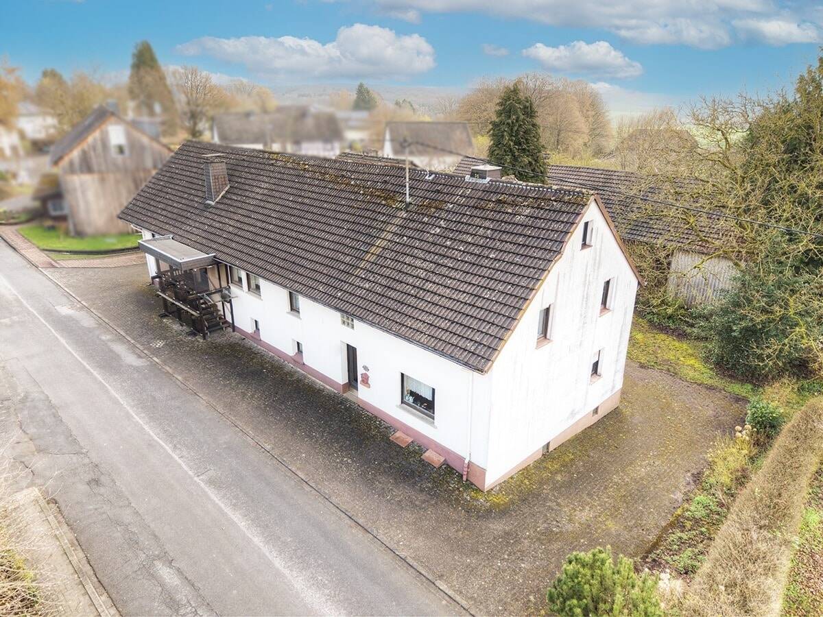 Ehemaliges Bauernhaus mit vielseitigem Nutzungspotenzial, separatem Baugrundstück sowie Nebengebäude, 57632 Ziegenhain