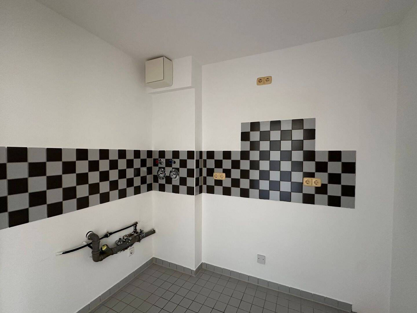 ** Leerstehende ** Maisonette-Wohnung mit zwei Balkonen – Leipzig – Vorschaubild 4