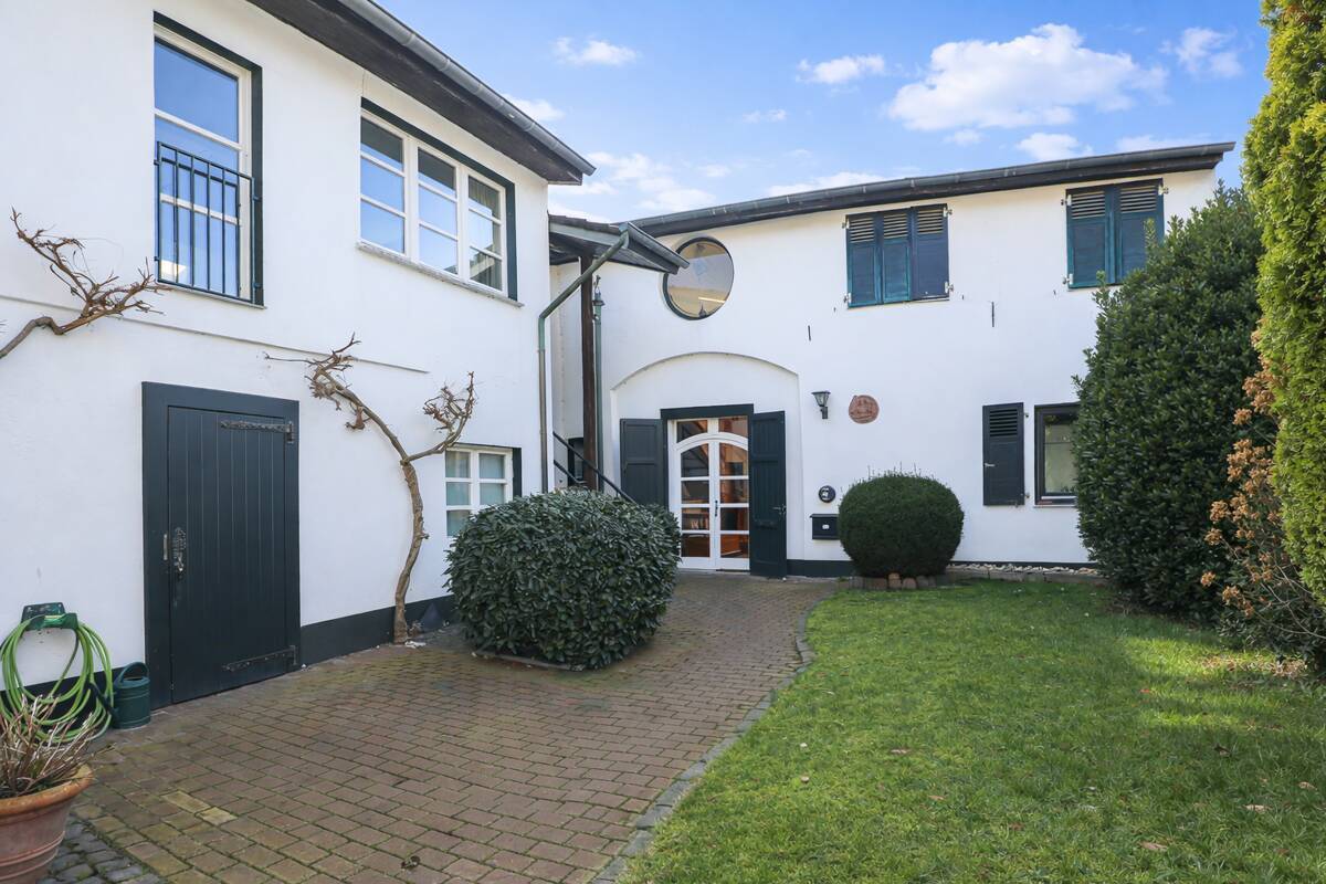 Großzügig wohnen – charmantes Wohnhaus mit flexibler Nutzung, 41472 Neuss