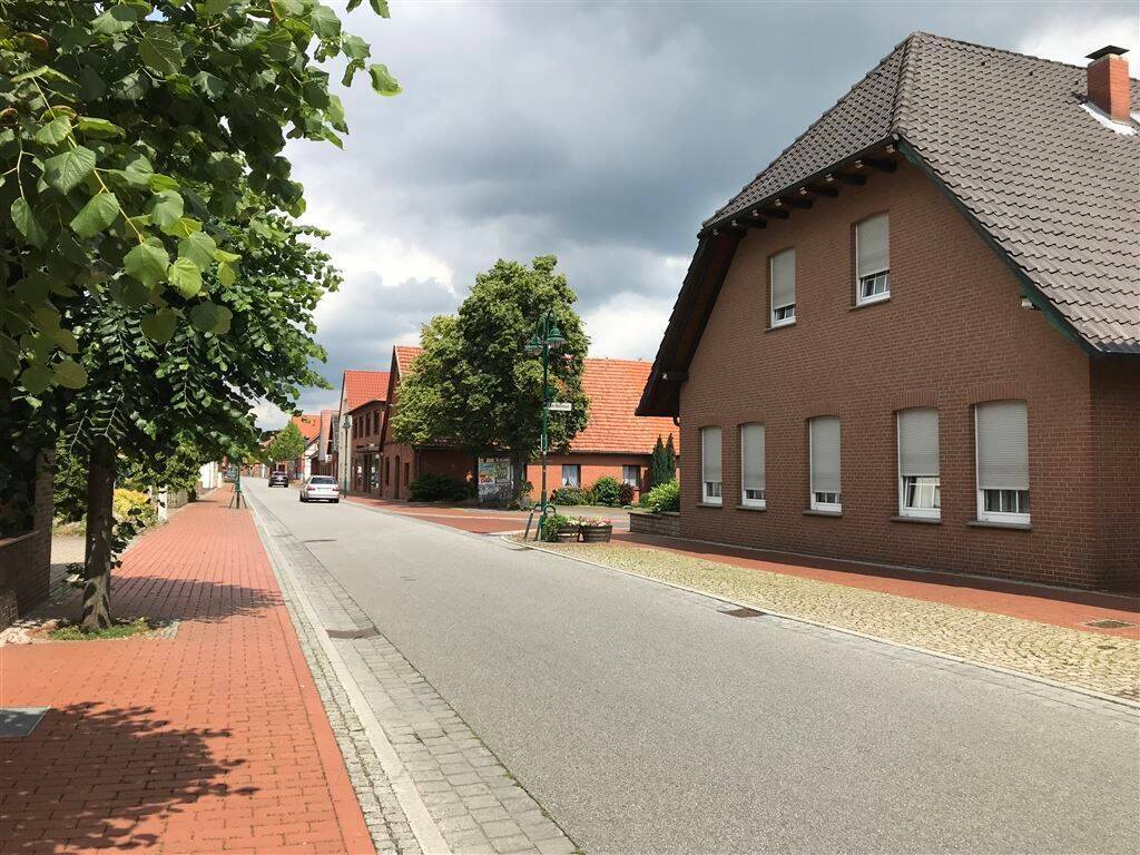 4 auf einen Streich … 2 Wohnhäuser, 1 Gewerbeimmobilie und 1 Baugrundstück …, 31600 Uchte
