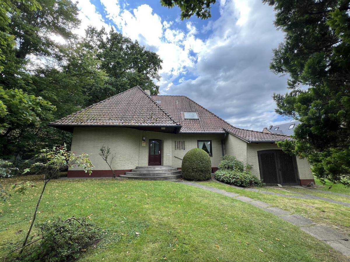 Großzügiges Grundstück – Einfamilienhaus mit Sanierungsbedarf in Duvenstedt