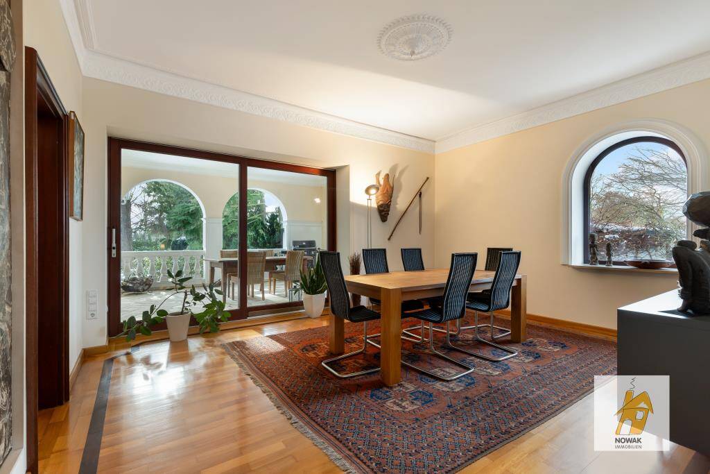 Repräsentatives Landhaus mit ca. 365 m² Wohn- /Nutzfläche auf einem ca. 2.400 m² großen Anwesen am Elbdeich, 21436 Marschacht