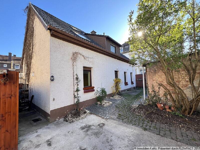 Wohnhaus auf dem “Kotten” mit Innenhof und Garagen, 67659 Kaiserslautern (Erfenbach Erlenbach Innenstadt Morlautern)
