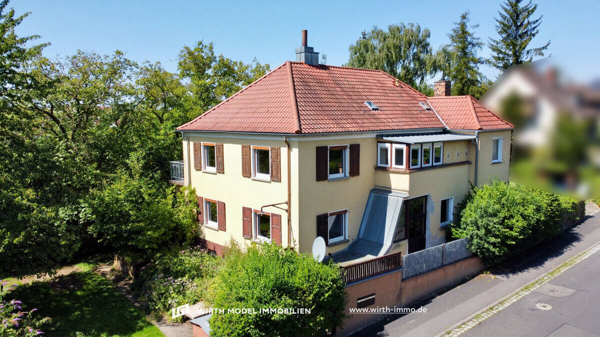 1.139 m² Grundstücksfläche mit Dreifamilienhaus und Doppelgarage an der Haardt, 97422 Schweinfurt