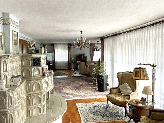 Stilvolles Einfamilienhaus mit drei Garagen in Zerzabelshof, 90480 Nürnberg (Gleißhammer Mögeldorf Tiergarten Weichselgarten Zerzabelshof)
