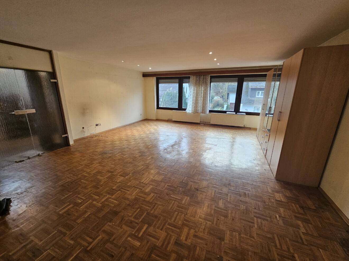 Gut aufgeteiltes 2-Familienhaus / Doppelgarage in guter Lage von Kaiserslautern, 67659 Kaiserslautern (Erfenbach Erlenbach Innenstadt Morlautern)