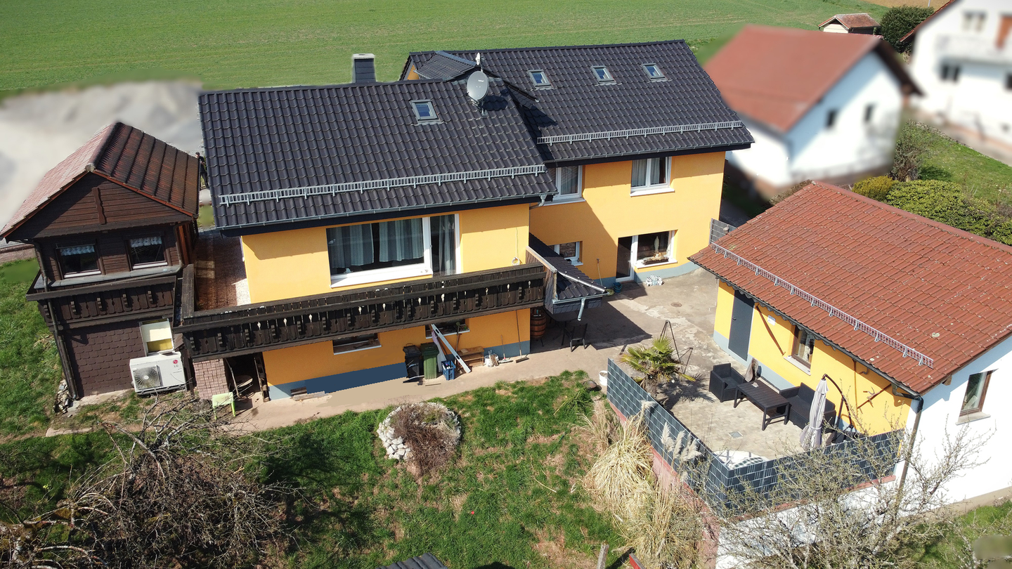Exklusives Landanwesen mit saniertem Wohnhaus, idyllischem Innenhof und ansprechendem Grundstück !, 69436 Schönbrunn