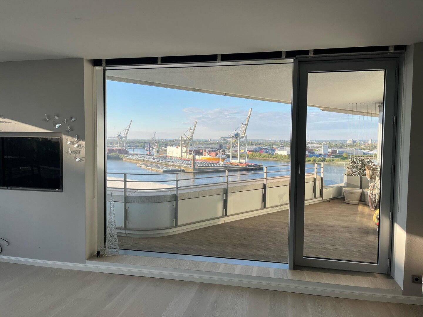Hamburg-Hafencity – 11. Etage – Premiumlage – Elbblick – umlaufender überdachter Balkon – Tiefgarage – Hamburg – Vorschaubild 3