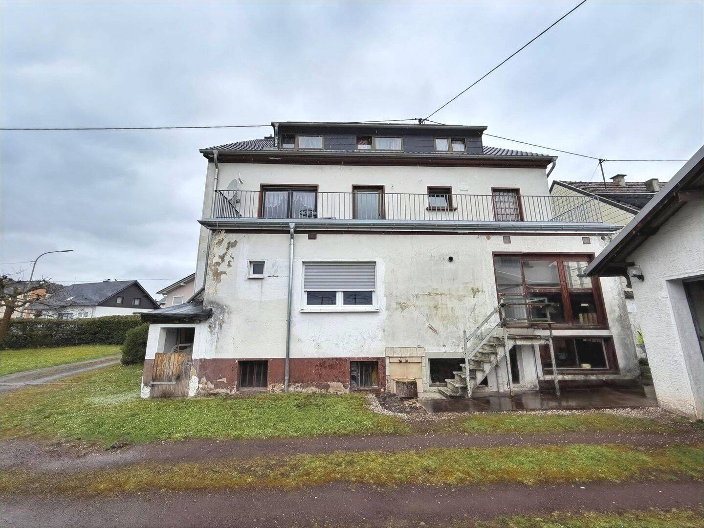 Mehrfamilienhaus in attraktiver Lage von Schmelz, 66839 Schmelz