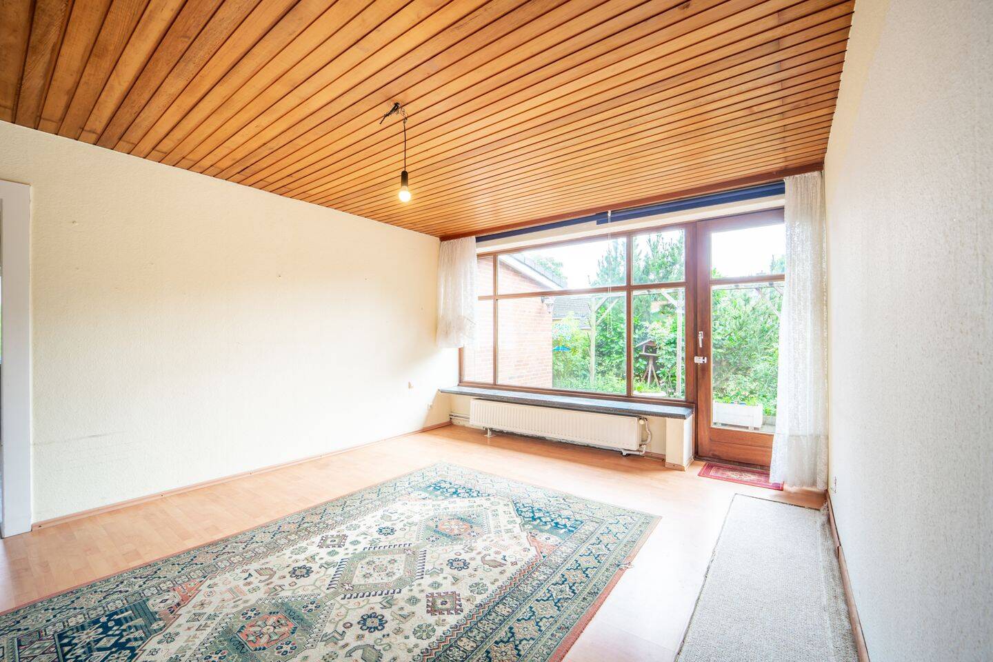 Viel Raum auf einer Ebene. Reihenendhaus im Bungalow-Stil mit großem Garten in Lübeck, 23569 Lübeck (Kücknitz Travemünde)