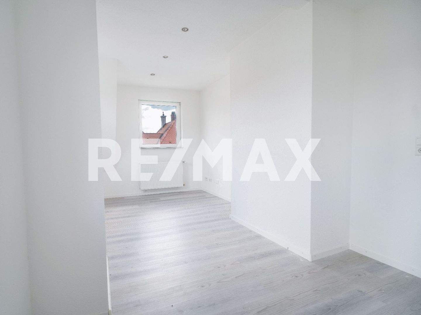 RE/MAX: Bezugsbereit! Zentral gelegene 4,5 bis 5-Zi.-Maisonette mit besonderem Wohngefühl, 78054 Villingen-Schwenningen