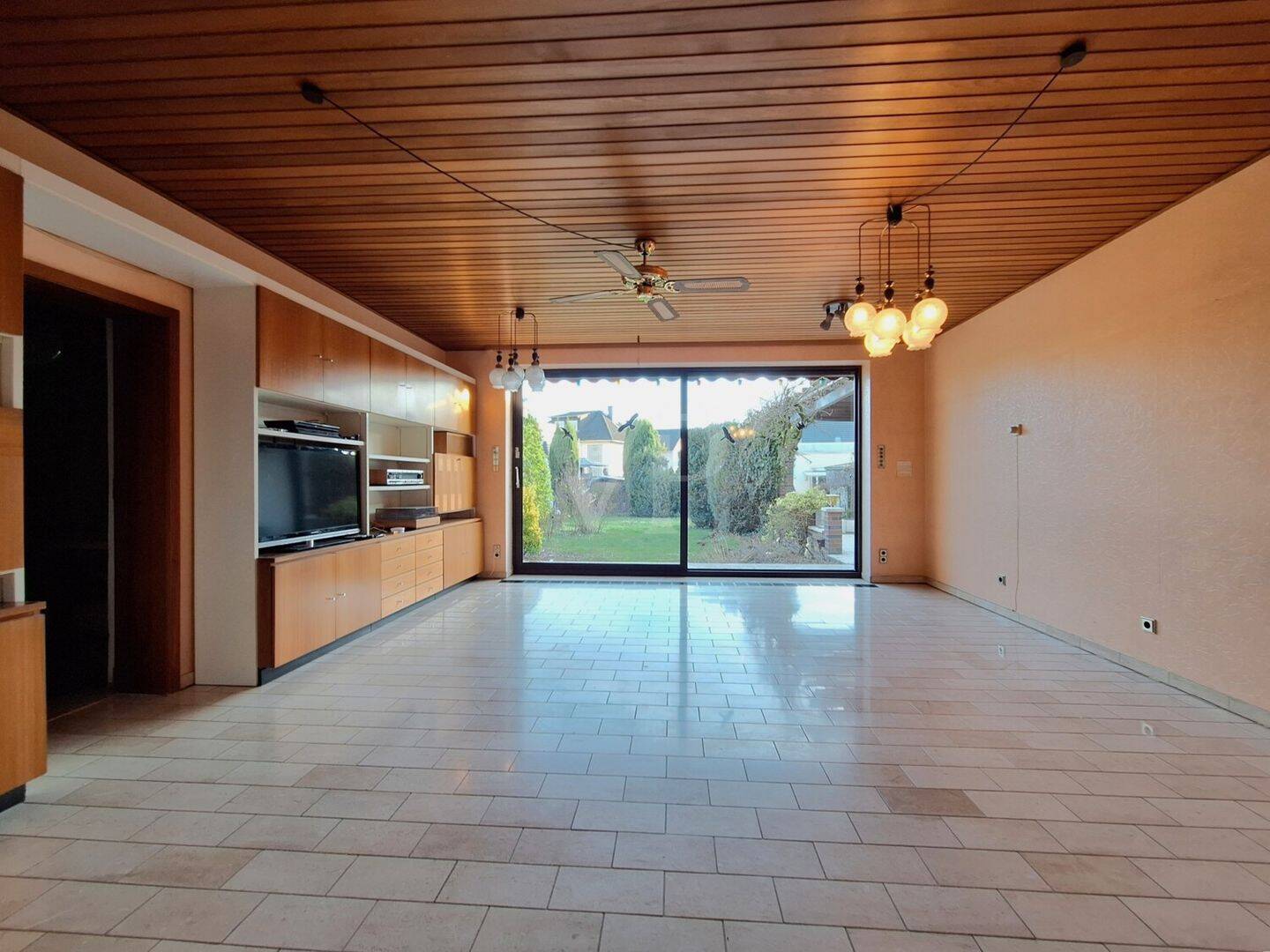 VON POLL – FRIEDRICHSDORF: Einfamilienhaus mit vielen Möglichkeiten, 61381 Friedrichsdorf
