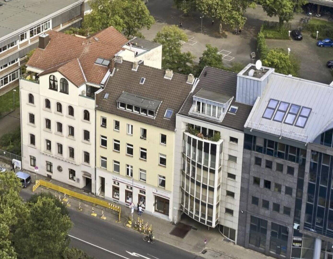 Dachgeschoßwohnung mit Blick über den Hofgarten und Potenzial zur Erweiterung, 40211 Düsseldorf (Pempelfort Stadtmitte)
