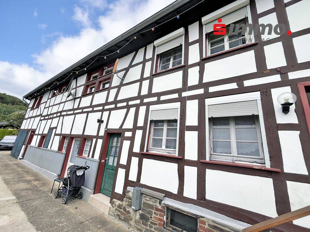 Denkmalgeschütztes Drei-Parteienhaus in Simmerath-Woffelsbach, 52152 Simmerath