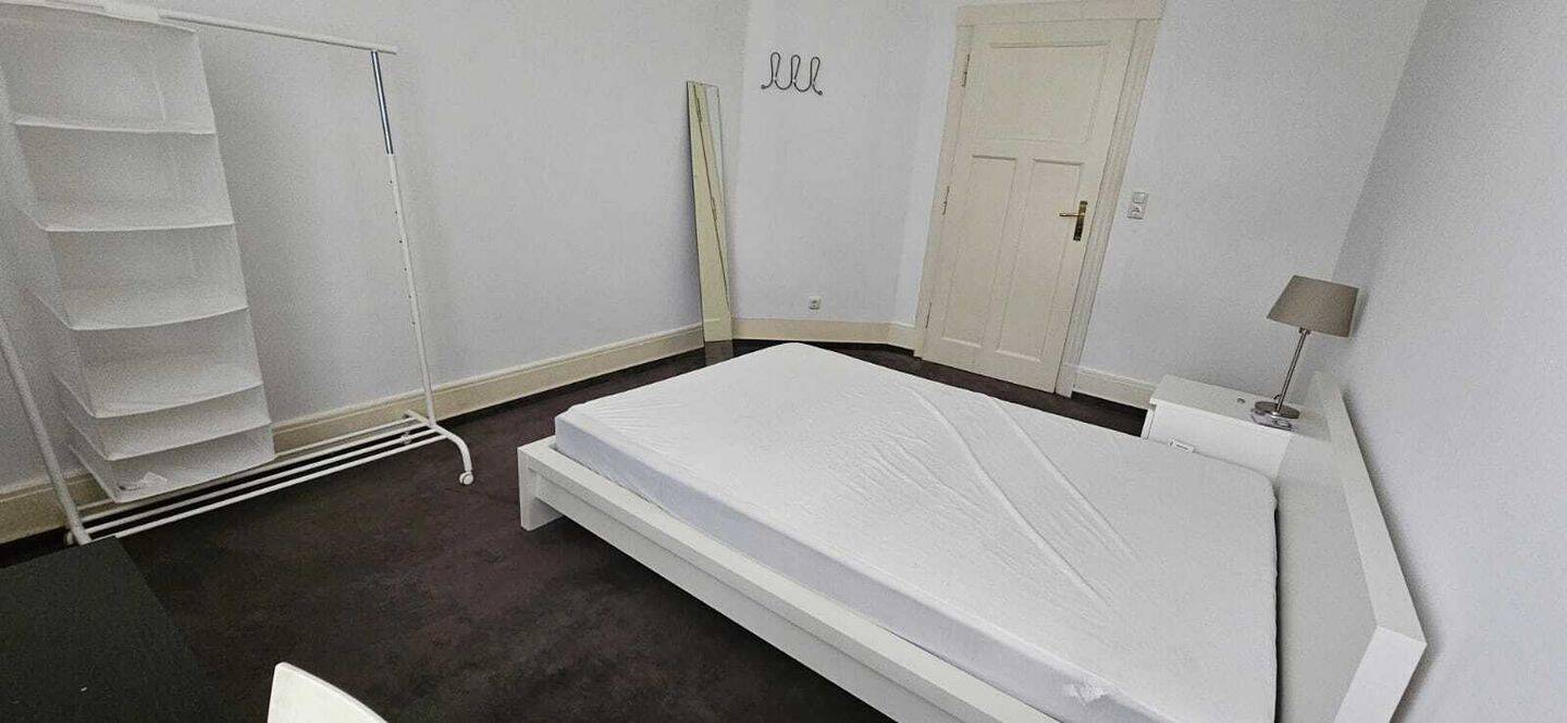 HOLZHAUSENVIERTEL: „Laufnähe Goethe Uni & School of Finance“  1 Möbliertes Zimmer in 4er WG!, 60322 Frankfurt am Main (Dornbusch Innenstadt Nordend-West Westend-Nord Westend-Süd)