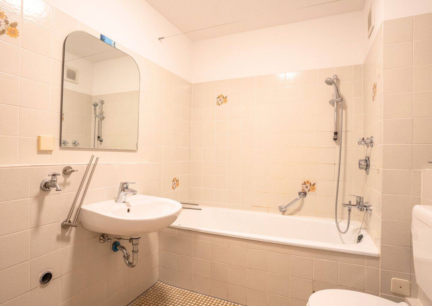 Helle 2-Zimmer Wohnung in Erlangen mit Terrasse und Stellplatz – 91056 Erlangen – Vorschaubild 3