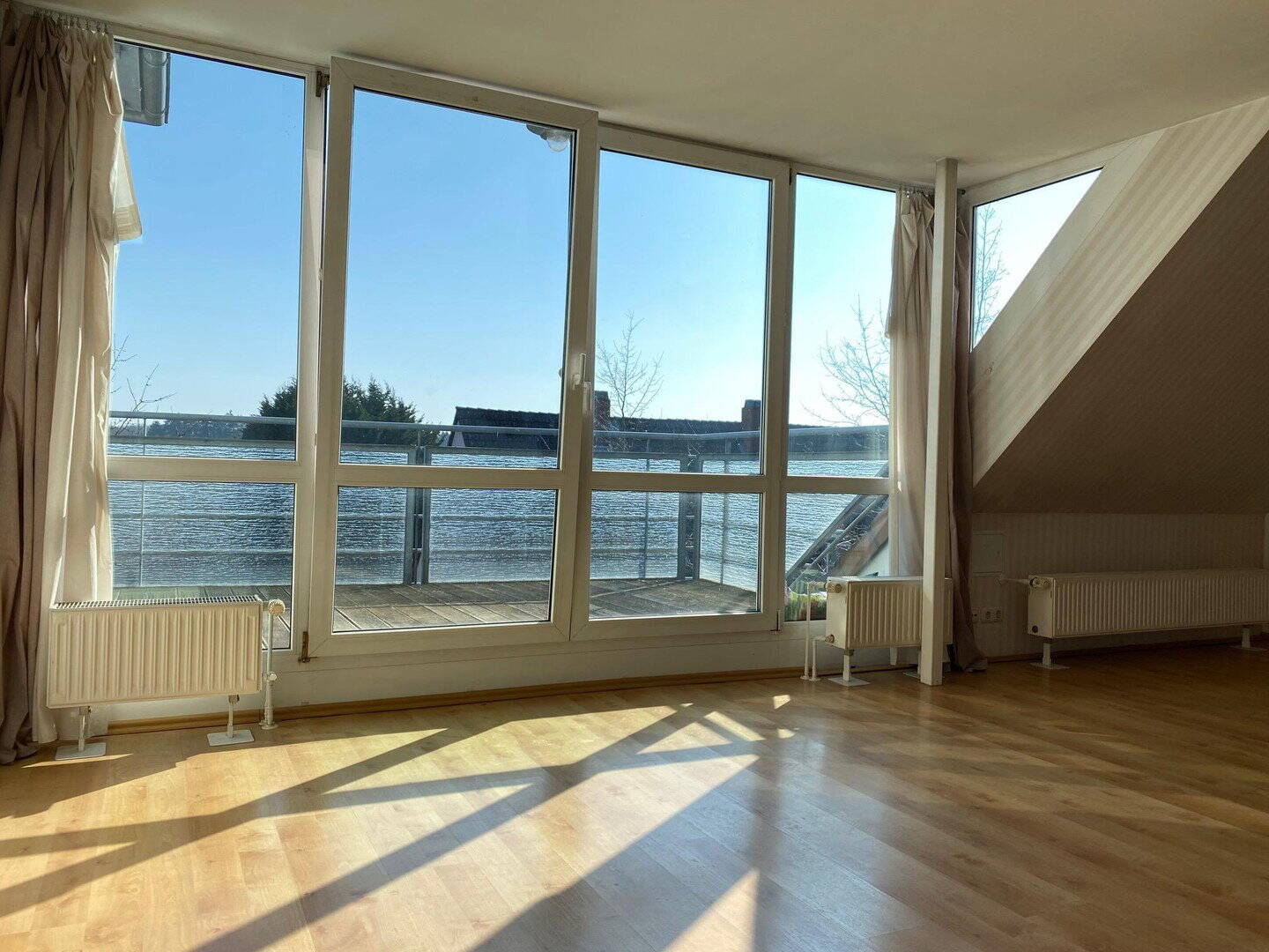 Dachgeschosswohnung mit Dachterrasse im Malerviertel, östliches Ringgebiet