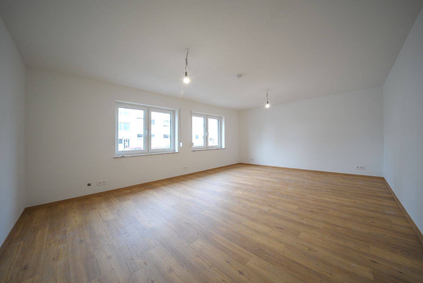 Von Grund auf saniert – Ihr neues Mehrfamilienhaus mit vier erstklassigen Wohnungen, 27753 Delmenhorst (Bungerhof Deichhorst Dwoberg/Ströhen Mitte)