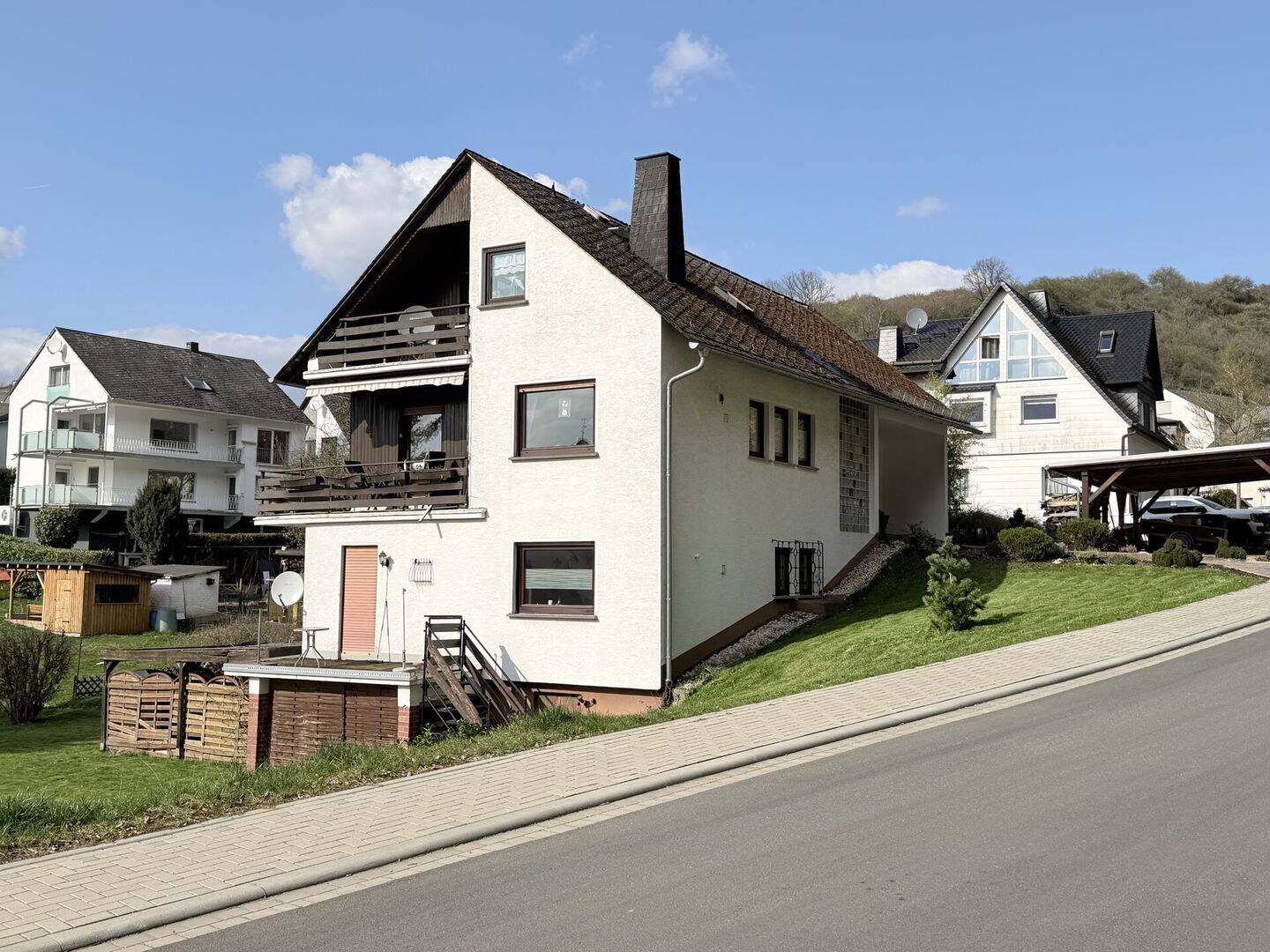 Solides Wohnhaus mit 2 Wohneinheiten und weitläufigem Gartenparadies, 56348 Dahlheim