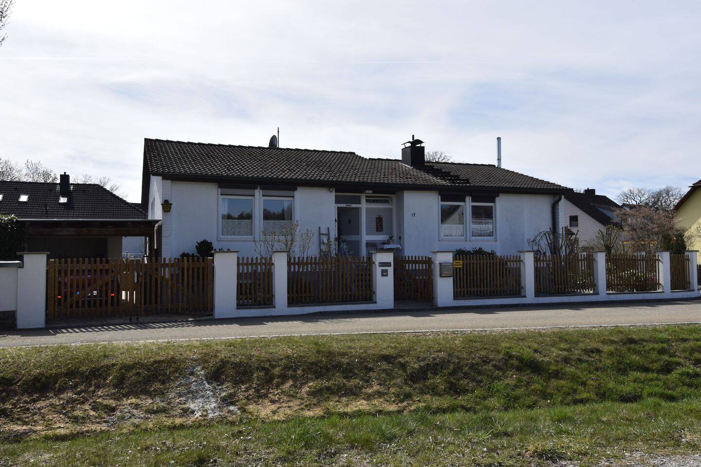 Liebevoll gestalteter Bungalow für die Familie mit Terrasse und sehr einladendem Garten, 90518 Altdorf b. Nürnberg