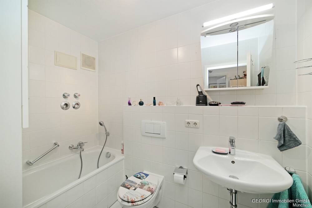 Helle & sonnige 3-Zimmer-Wohnung im Erbbaurecht – zwei Balkone, idealer Grundriss, 80995 München (Allach-Untermenzing Feldmoching-Hasenbergl Moosach)