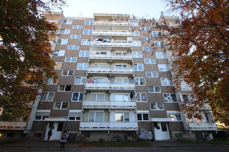 Gepflegte, seniorengerechte ETW mit gute Ausstattung mit 2 Balkonen Aufzug Kellerraum PKW-Stellplatz, 53859 Niederkassel