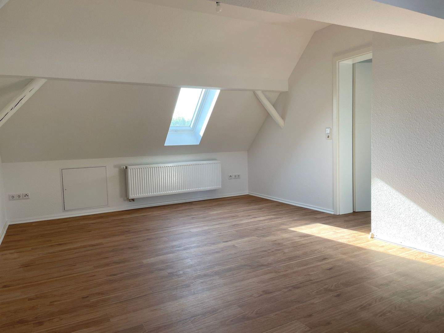 Schöne ZweiRaum-Dachgeschoss-Wohnung in Allstedt, 6542 Allstedt