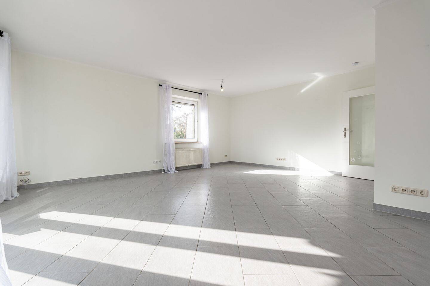 Attraktive Eigentumswohnung im Hochparterre mit Balkon und Garage – 22177 Hamburg – Vorschaubild 3