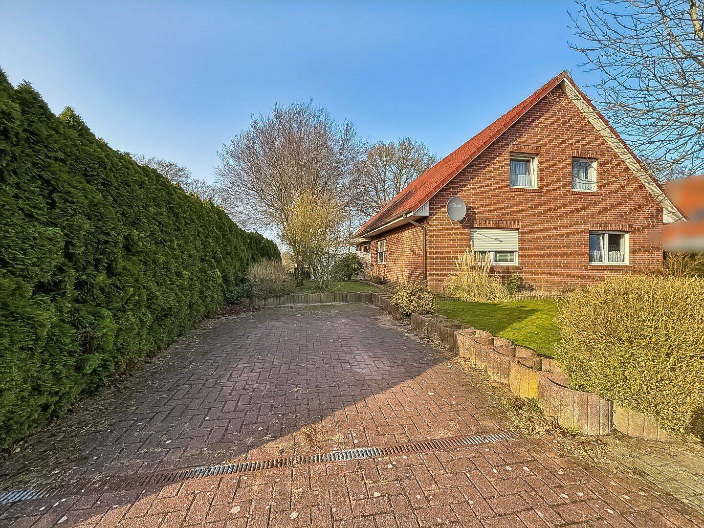 Modernes Zweifamilienhaus mit viel Platz in ruhiger Lage von Großefehn mit Blick ins Grüne, 26629 Großefehn