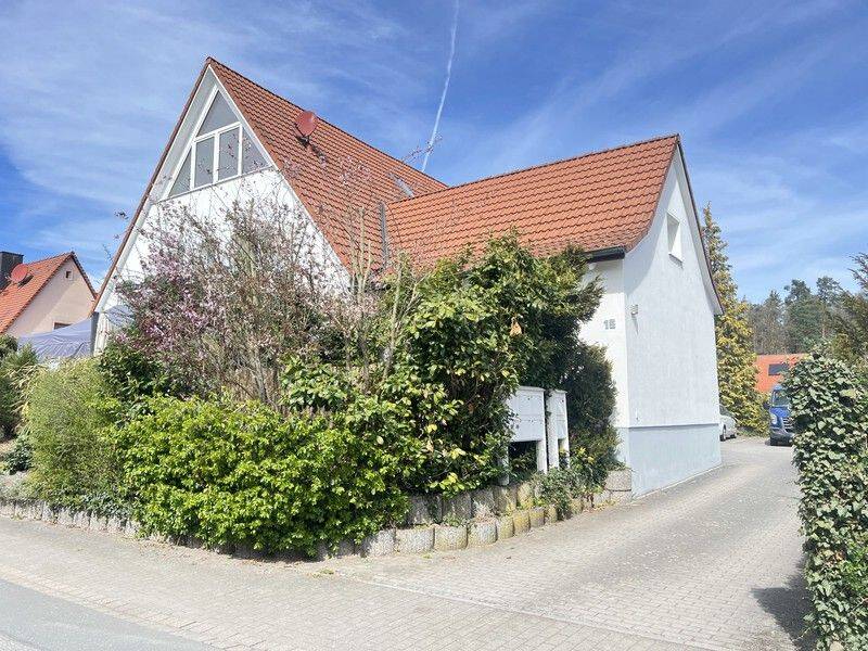 Terrassentraum in toller Lage! 1,5-Zimmer-Wohnung mit eigenem Zugang und romantischer Terrasse – Schwaig b. Nürnberg – Vorschaubild 3