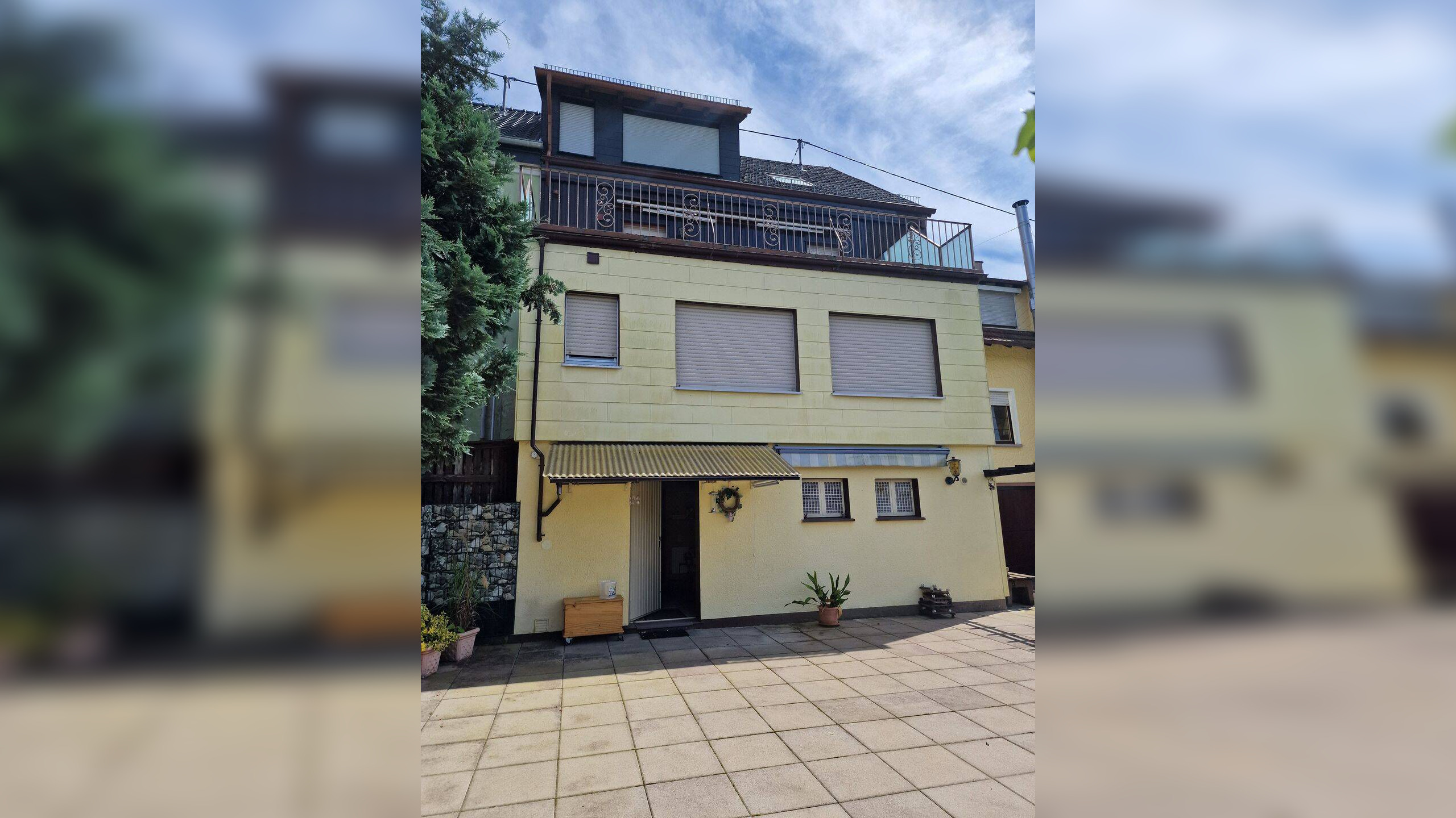 Mehrfamilienhaus, 2 Küchen, 4 Bäder, Garage, großem Grundstück und tollem Ausblick, 66540 Neunkirchen