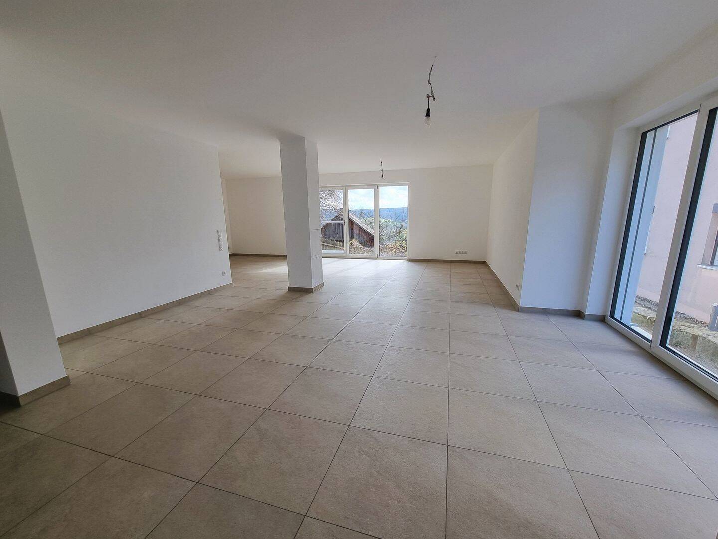 Neubau Erstbezug! Modernes Einfamilienhaus mit 2 Stellplätzen und tollen unverbauten Fernblick, 91177 Thalmässing