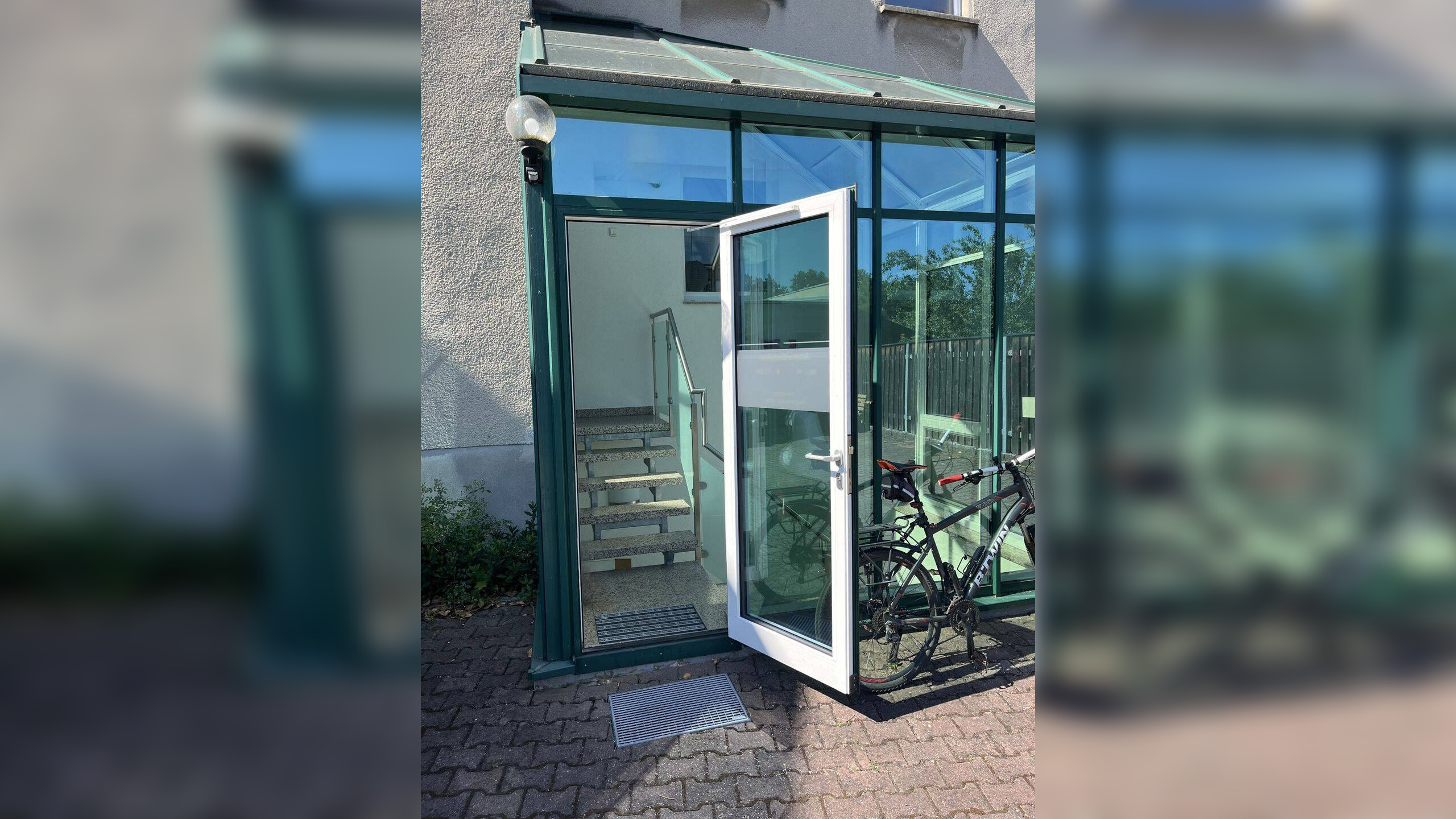 RESERVIERT – Praxis oder Wohnen auf drei Etagen, 1458 Ottendorf-Okrilla