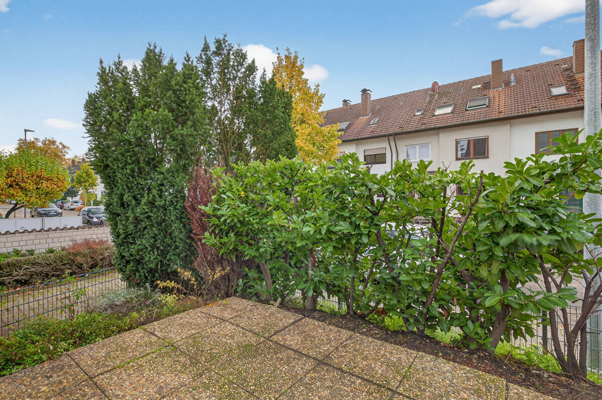Helle Erdgeschoss-Wohnung mit Gartenanteil un Duplex-Stellplatz, 76149 Karlsruhe (Neureut Nordstadt)